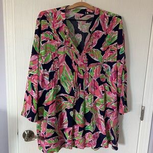 Lilly Pulitzer Pintucked Tunic. Size XL VGUC. Nonsmoking home.